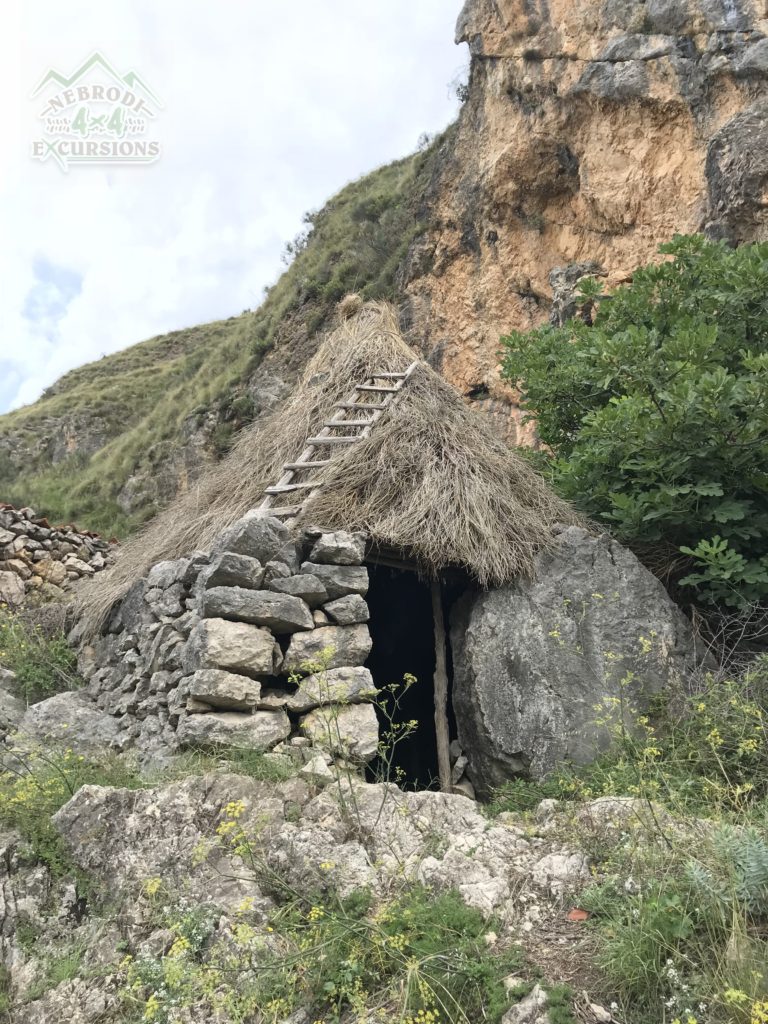 esescursioni in fuoristrada-trekking fotografici, nebrodi cascata del catafurco, pagghiaru