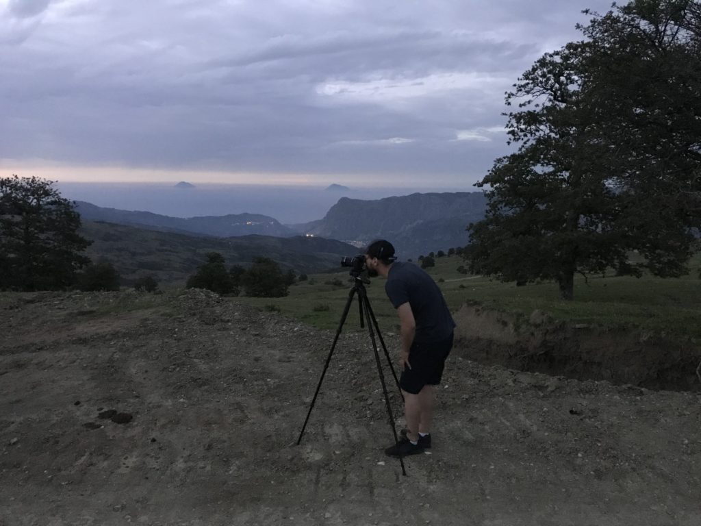 lago biviere, scatto al tramonto con le isole Eolie sullo sfondo