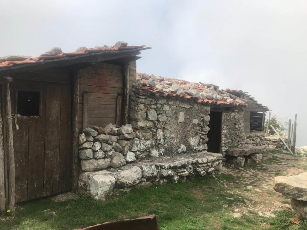 rifugio del sole con la nebbia